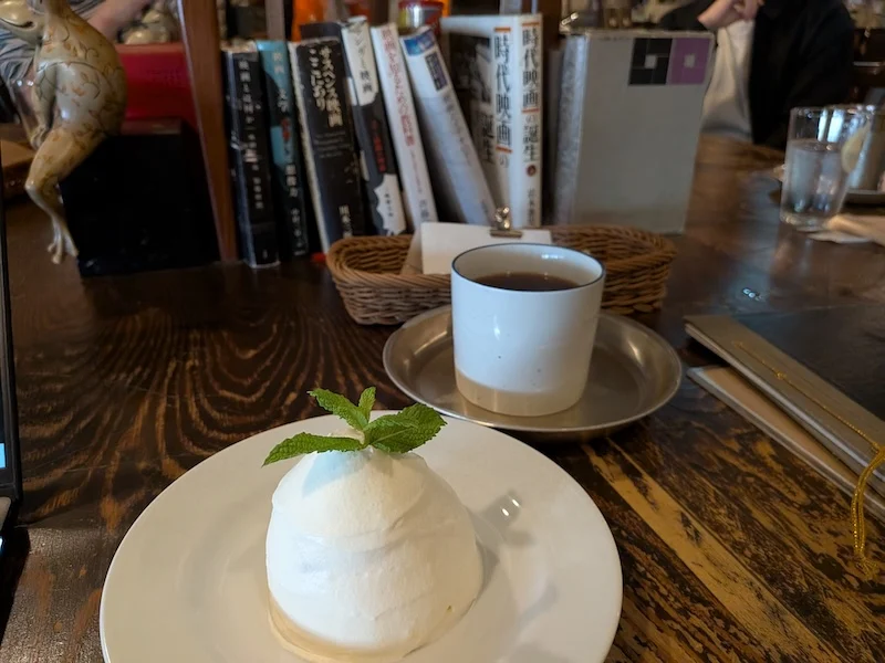 珈琲とレアチーズケーキ