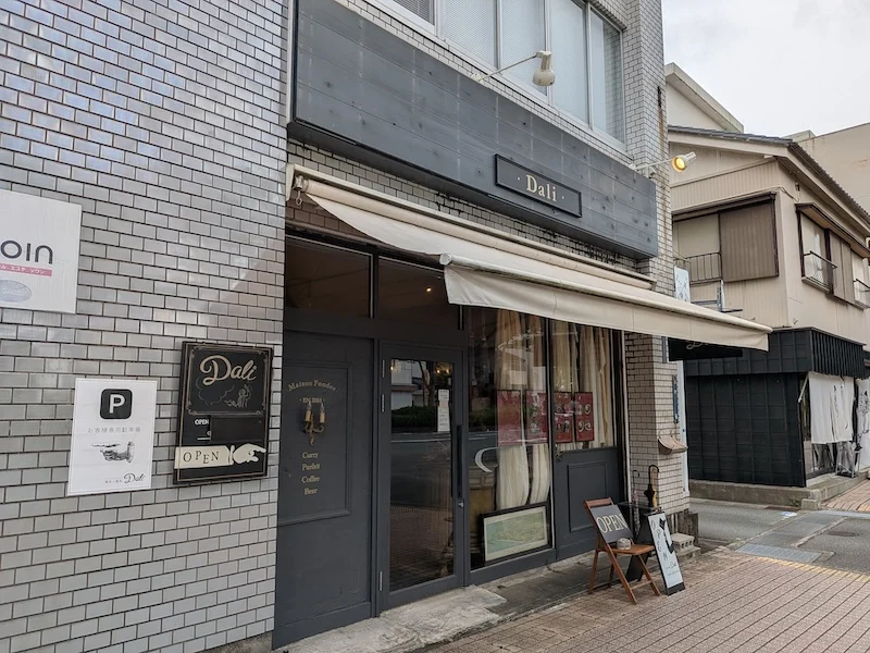 オシャレなお店の外観