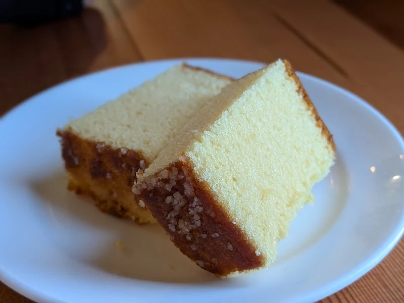 ザラメ付きのカステラ