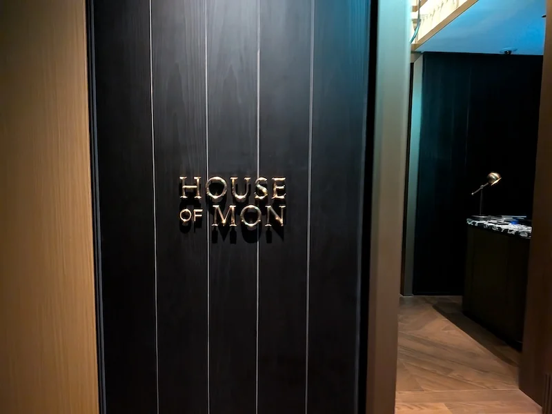 HOUSE OF MONのエントランス