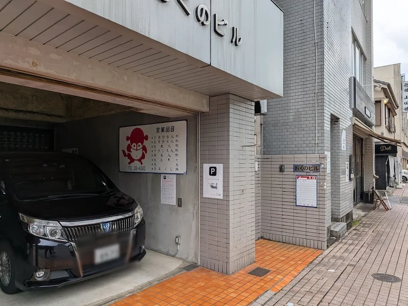お店横の駐車スペース