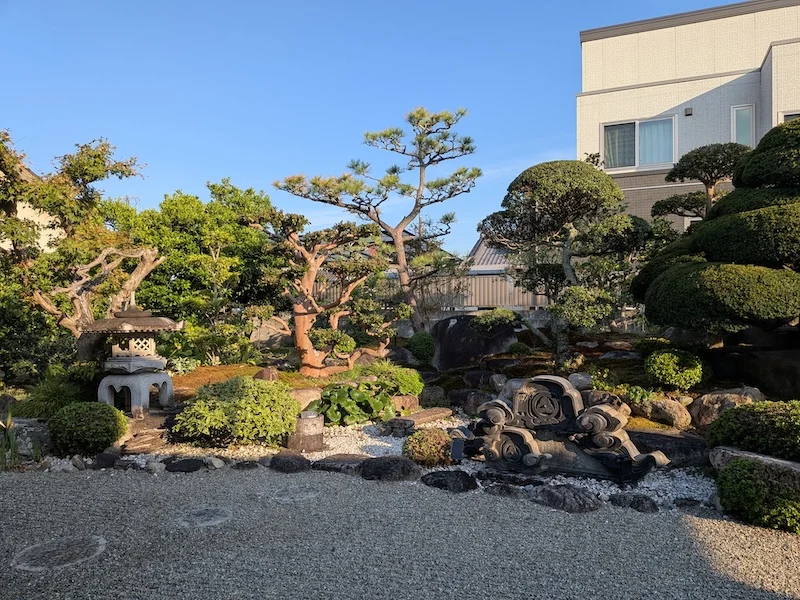 お店から見える庭園の様子