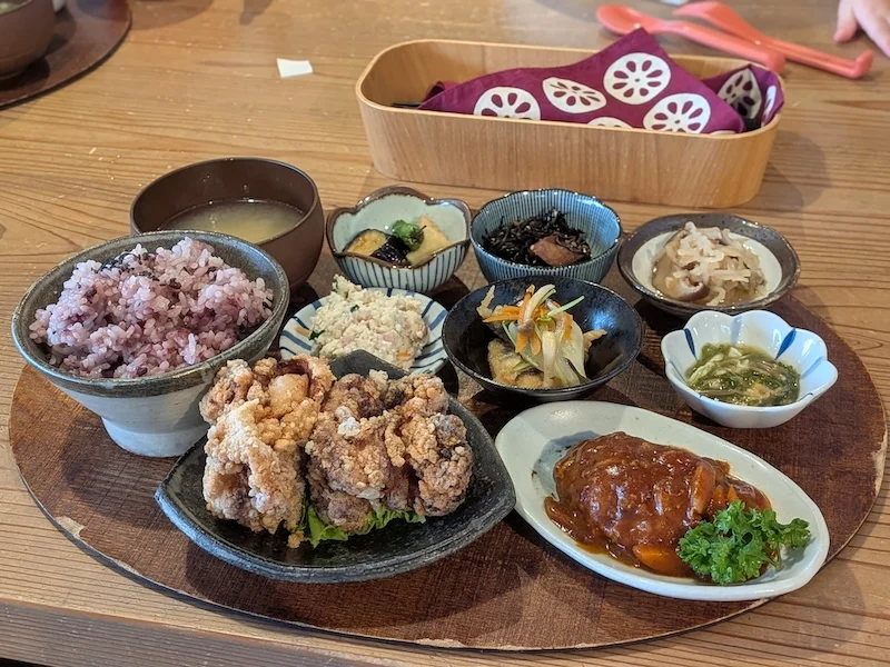 本日のランチが書かれた黒板