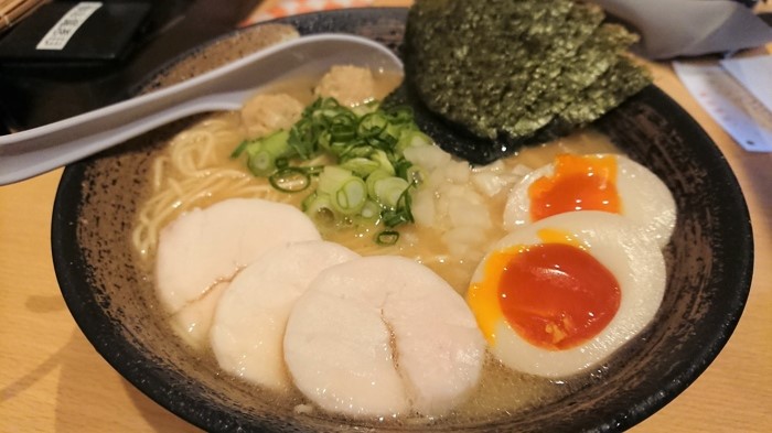 麵ザクロのラーメン